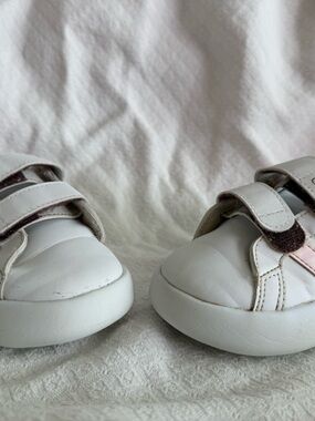 Adidas bubble comfy Kids White Velcro Sneakers with Pink Accent